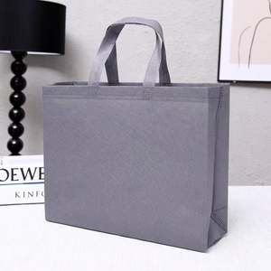 Sac non tissé enduit imperméable sur mesure de grande taille, couleur noire, avec ruban et poignée en corde - Product Image 2