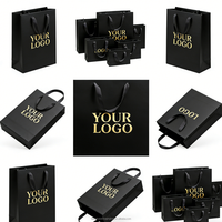 Sacs cadeaux en papier d'art de luxe, impression de logo doré personnalisée, matériaux recyclés, couleur et taille personnalisées pour l'emballage de bijoux, de vêtements et de chaussures