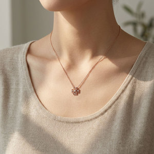 ผู้ผลิตขายส่งยอดนิยม ส่งออกเครื่องประดับรูปใบโคลเวอร์สี่แฉก ทองคำแท้ 18K โรสโกลด์ ประดับเพชรแท้ธรรมชาติ สร้อยคอจี้ - Product Image 5