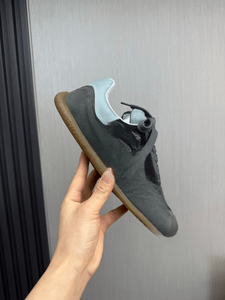 Alexander Trendy, Zapatillas Unisex Modernas de Suela Plana y Cómodas, Modelo Mc de Tres Colores con Empalmes de Cuero Sintético - Product Image 2