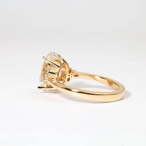 Anillo de Diamante Ovalado Cultivado en Laboratorio, Oro Sólido, Estilo Vintage, con Tres Piedras, Anillo de Compromiso Elegante, Regalo para Pedida de Mano - Product Image 4