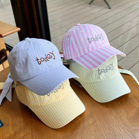 Gorra de Béisbol Deportiva con Letras Bordadas y Bloques de Color a Rayas para Ejercicio al Aire Libre, Correr, Ciclismo y Viajes