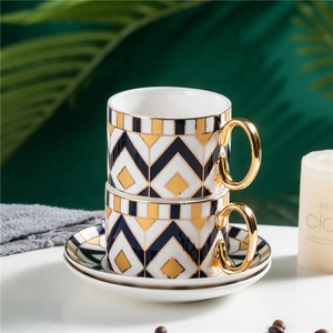 ชุดกาน้ำชาและถ้วยกาแฟพอร์ซเลนสไตล์ยุโรป วัสดุโบนไชน่า สำหรับดื่มน้ำชายามบ่าย พร้อมจานรอง ชุดของขวัญ ขายส่ง - Product Image 3