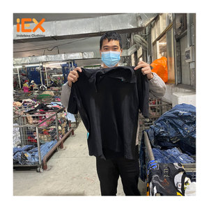 T-shirt d'occasion de marque pour homme de meilleure qualité Ballots de vêtements d'occasion en vrac - Product Image 5