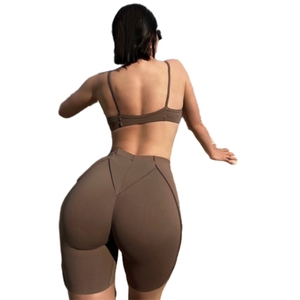 Conjunto de Dos Piezas de Moda Urbana para Mujer: Chaleco Personalizado con Tirantes Finos y Pantalones Cortos de Cintura Alta - Product Image 2