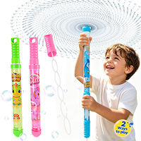 WANNA BUBBLES Baguette à bulles 2-en-1 et pulvérisateur d'eau, jouet à double fonction pour enfants, idéal pour les fêtes estivales en extérieur