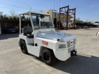 Tracteur de remorquage diesel ISUZU 20T : boîte de vitesses automatique, configuration cabine ouverte pour le remorquage lourd.