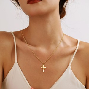 Collar con Colgante <span class=keywords><strong>de</strong></span> Cruz Giratoria Chapado en Oro <span class=keywords><strong>de</strong></span> 18k Novirassine, con Circonita Cúbica, Regalo Religioso para <span class=keywords><strong>la</strong></span> Sagrada Comunión, para Mujeres y Niñas, Recién Llegado - Product Image 2