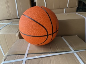 Balón <span class=keywords><strong>de</strong></span> Baloncesto <span class=keywords><strong>de</strong></span> Goma <span class=keywords><strong>de</strong></span> Fabricante, Tamaño 5 y 7, Precio al por Mayor, Económico para Promociones - Product Image 4