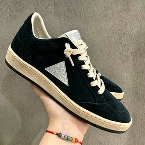 Chaussures décontractées tendance en toile à motif étoile rétro original du créateur, semelle en caoutchouc, chaussures de marche souples, chaussures de sport luxueuses pour femmes - Product Image 1