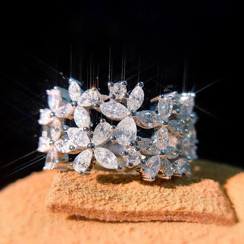 R-0472 Trendy Luxury Ring Women Full Crystal Shine Bling Zircon Diamond Silver Engagement Wedding Flower Diamond Rings For Women