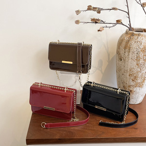 Sac bandoulière élégant en cuir PU verni brillant avec chaîne, modèle <span class=keywords><strong>rectangulaire</strong></span>, pour soirées et usage quotidien 2026 - Product Image 1