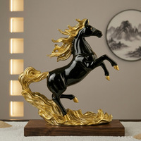 Sculpture de cheval artisanale en résine, style médiéval vintage, noir et or, pour la décoration de la porte d'entrée, du salon, du bureau ou du bureau à domicile.