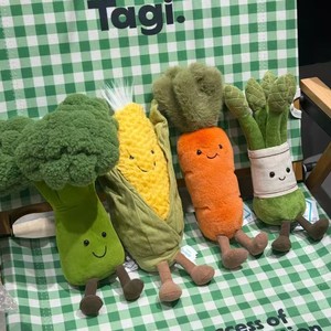 Nouvelle série <span class=keywords><strong>de</strong></span> jouets <span class=keywords><strong>en</strong></span> peluche JC Spring Carrot Doll Vegetable : Poupée maïs, poupée asperge <span class=keywords><strong>en</strong></span> tissu, polyester et coton PP - Product Image 1