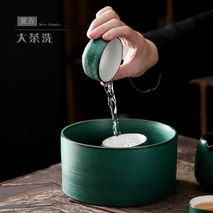 Escurridor de Té Grande de Cerámica Retro, Diseño Espiral Redondo con Esmalte Verde Oscuro, para Ceremonia del Té - Product Image 1