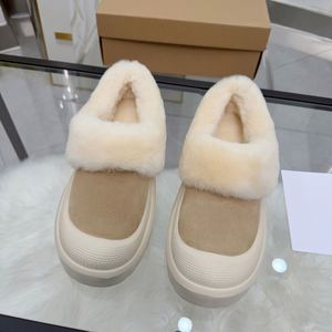 Botas de Invierno Clásicas para Mujer UG de Alta Calidad, Casuales para Interiores y Exteriores, de Satén y Gamuza con Plantilla de Piel, Precio al por Mayor - Product Image 2