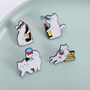 Cartoon Katzen trinken Rotwein Emaille Pins Lustige süße Katze Metall Broschen Kleidung Revers Abzeichen Tiers chmuck Geschenk für Katzen liebhaber - Product Image 1