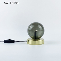 Lampe de table moderne nordique blanche 220V en fer pour restaurant, hôtel, chambre à coucher, chevet, avec abat-jour en verre