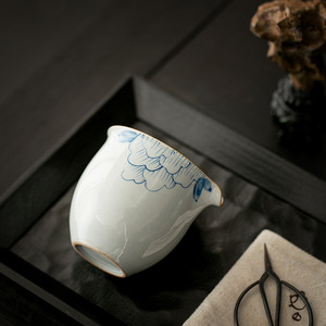 ถ้วยเซรามิกวาดลายด้วยมือ ลายดอกไม้ สำหรับเสิร์ฟชา ผลิตที่เมืองเต๋อฮวา - Product Image 3
