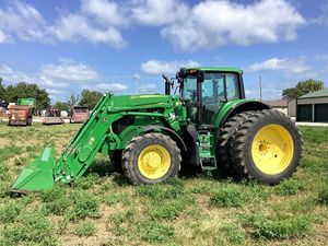 Tractor Utilitario John Deere 6195M 2019 de 195HP con Motor y AutoTrac Listo para Máximo Rendimiento Agrícola - Product Image 3