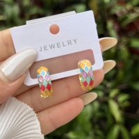 Boucles d'oreilles à la mode en cuivre plaqué or 18 carats dans divers styles pour un usage quotidien des femmes, des cadeaux élégants et rétro
