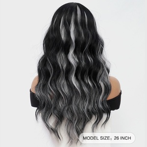 <span class=keywords><strong>Peluca</strong></span> Sintética de Fibra Resistente al Calor <span class=keywords><strong>con</strong></span> Textura Ondulada y Reflejos Negros sobre <span class=keywords><strong>Gris</strong></span>, <span class=keywords><strong>con</strong></span> Flequillo Recto, Ideal para <span class=keywords><strong>Disfraces</strong></span> de Fiesta para Mujeres - Product Image 6