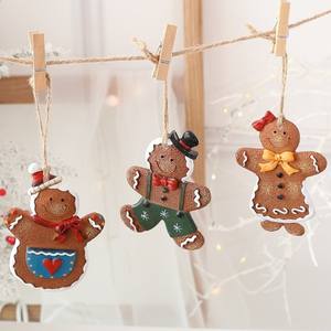 Petit pendentif en résine époxy artistique en forme d'homme en pain d'épices, décoration d'arbre de Noël, sculpture artisanale mignonne, souvenir de Noël - Product Image 3