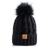 Bonnet en crochet doublé de satin avec pompon pour femmes, chapeau d'hiver avec votre logo, avec patch personnalisé pour protéger les cheveux, vente en gros