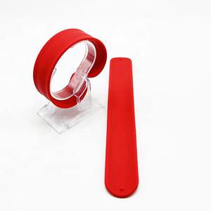 中国のメーカー大人のエクストラロングシリコンリストバンドフレキシブルスナップラバーリストバンドスラップブレスレット子供用 - Product Image 4