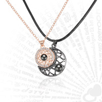 Multi Styles 100 Langues Collier Je t'aime Colliers magnétiques Soleil Lune pour Couple Amoureux Cadeau