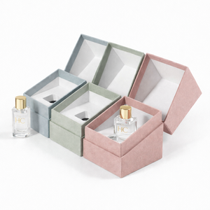 Boîte à parfum personnalisée avec logo, boîte rigide magnétique, finition UV spot, insert en mousse EVA pour cadeau - Product Image 1