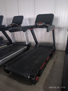 Tapis roulant électrique avec écran LCD, inclinaison automatique, vitesse de 15 à 20 km/h, 2 moteurs, capacité de 180 kg pour une utilisation à domicile - Fitness multifonctionnel - Product Image 6