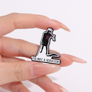 Épinglette en émail « This but a Scratch » Chevalier Noir, broche, badge de revers, bijou, cadeau pour amis, fans, vente en gros - Product Image 4