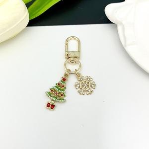 Ensemble de porte-clés émaillés de Noël, breloques mignonnes Père Noël, sapin et flocon de neige avec clip métallique pour décoration de fêtes, vente en gros fabricant - Product Image 2
