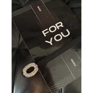 Cinturón para Mujer Fiori con Hebilla de Placa Redonda con Piedras, Chapado en Aleación, Accesorio de Moda - Product Image 1