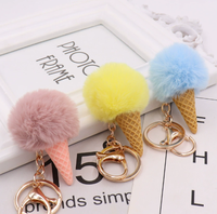 Vente en gros de porte-clés en forme de cornet de glace en fourrure de lapin imitation écologique multicolore de 5 cm