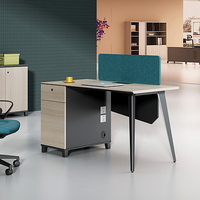 Bureau de bureau informatique au design moderne avec espace ouvert, table de bureau pour 2, 4 ou 6 personnes, bureau de direction modulaire
