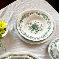 Service de vaisselle en céramique vert olive vintage français, motif floral en relief, compatible micro-ondes, assiette, bol, tasse, soucoupe, design circulaire