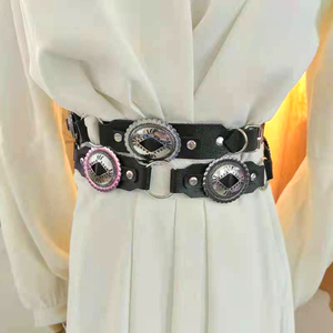 Cintura in metallo per Concho in pelle nera con stile Gina della nuova collezione di moda - Product Image 1