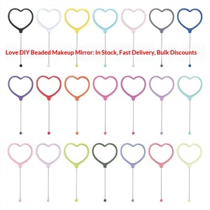 Espejo de Maquillaje Portátil de Mano con Forma de Corazón para Mujer, de Plástico, con Impresión de Logotipo Personalizable - Product Image 4