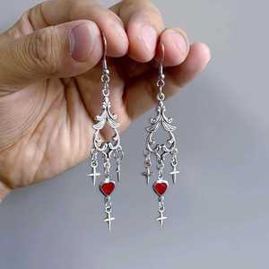 Boucles d'oreilles pendantes en forme de cœur rouge et noir avec étoiles argentées style gothique victorien pour femmes, <span class=keywords><strong>bijoux</strong></span> gothiques pour Halloween - Product Image 3
