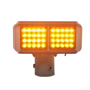 Deux groupes de feux de circulation solaires LED à double face rouge et bleu alternés avec protection IP54 et fonctionnement 24h/24 - Product Image 3