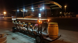 Vélo-pub à pédales pour 15 personnes, idéal pour les soirées brassières, les visites urbaines et les excursions, avec une seule vitesse, parfait pour les barcrawl et les visites de bars - Product Image 4