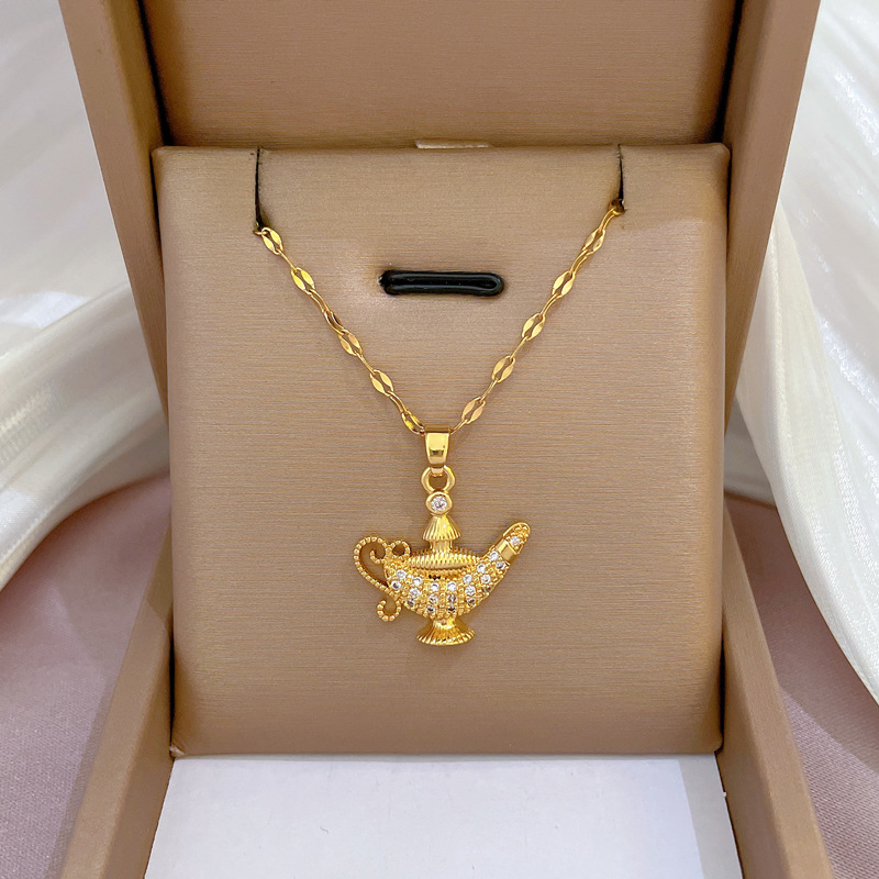 Pendentif en cuivre, chaîne en acier titane E104