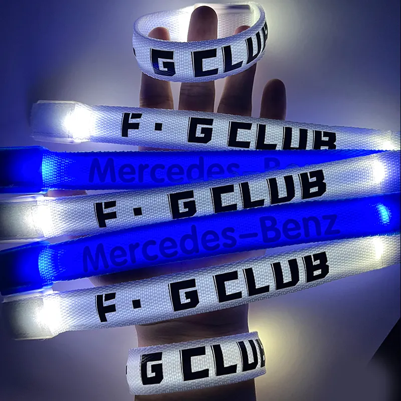 Werbe party Benutzer definierte LOGO Armband LED Glow In Dark LED Armband Wiederauf ladbare LED Armband Für Event Konzert Musik