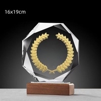 Trophées en bois et en cristal personnalisés en gros, plaques de récompense gravées au laser 3D pour événements d'entreprise et souvenirs