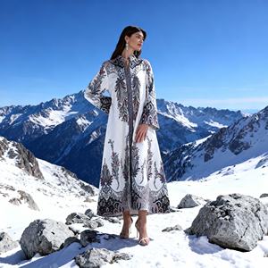 Robe Abaya élégante en polyester avec strass thermocollants de luxe pour femmes musulmanes, vente en gros personnalisée - Product Image 3