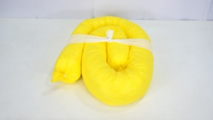 Chaussette absorbante chimique SABER haute capacité Small Boom 650 à évacuation rapide, jaune, pour les fuites de machines circulaires - Product Image 5