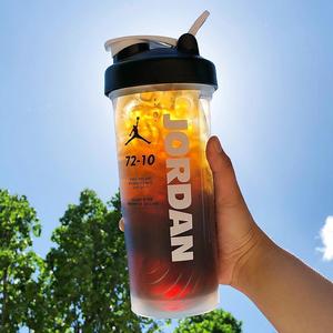 Bouteille de shaker de sport en plastique sans BPA avec logo personnalisé, faible MOQ, mélangeur de fitness pour protéines, utilisation pour adultes, compatible avec l'eau bouillante - Product Image 4