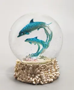Wholesale High-quality Handicraft Animal Statue Inside Snow Globe Theme Sea Water Globe For Home Decoration